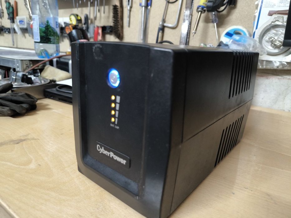 UPS CyberPower UT2200E 1320W Schuko