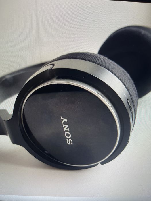Продам черные наушники Sony