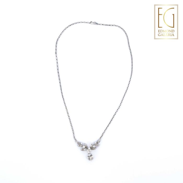 Colier din aur, decorat cu diamante
