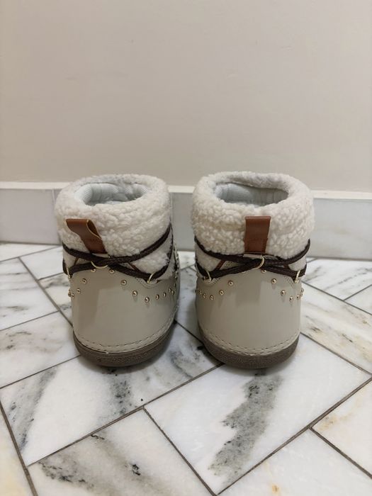 Дамски зимни ботуши.