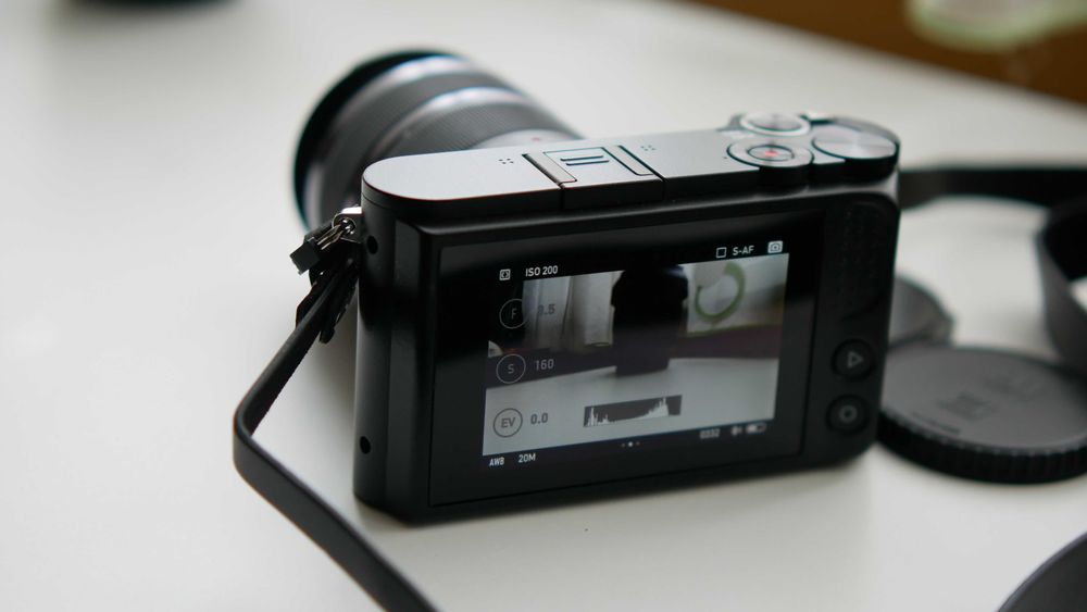 20MP, 4K/30fps YI M1 Mirrorless Camera, 12-40mm f/3.5-5.6 М4/3 обектив