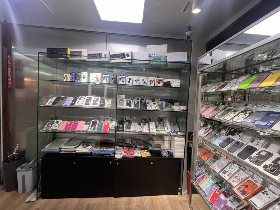 Продам витрины и мебель