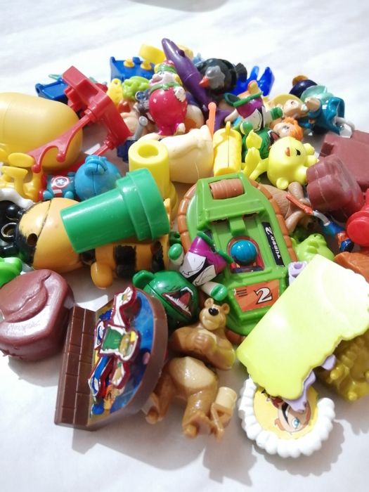 Игрушки киндеры продам