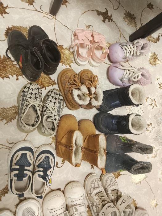 Продам детскую обувь