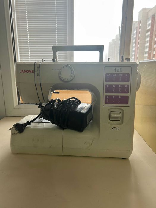 Продам электрическую швейную машинку JANOME !