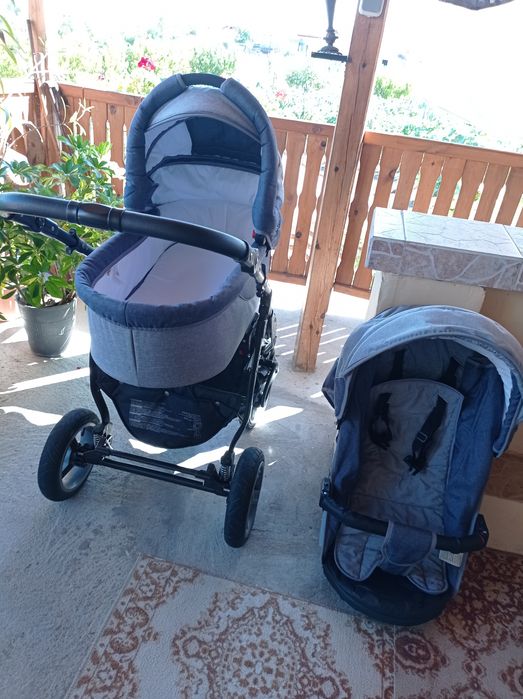 Детска количка 2 в 1, без забележки , в добро състояние.