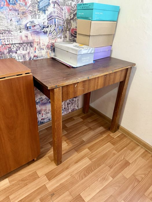 Столы разные, обувница, табуретки