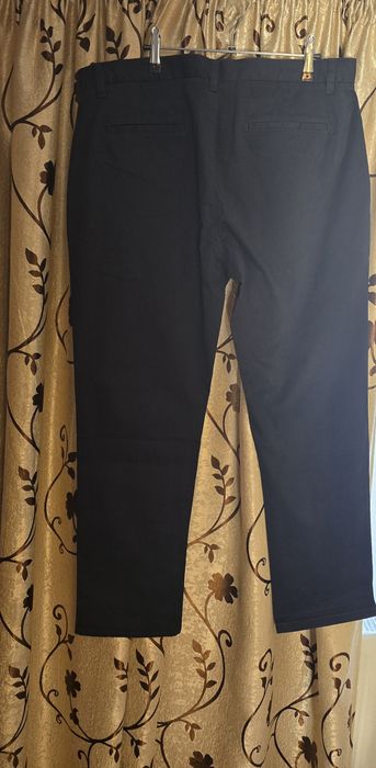 Pantaloni chinos