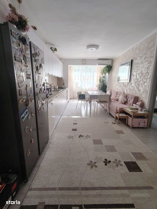 Vanzare Apartament 3 camere semidecomandat, 59 mp, Florilor