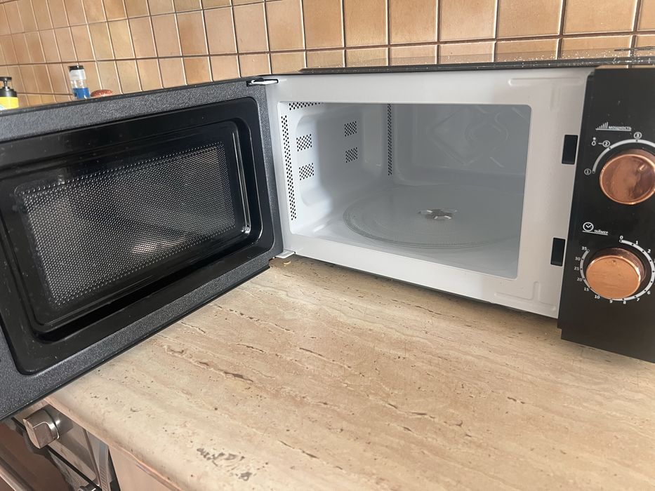 Микроволновка срочно продам