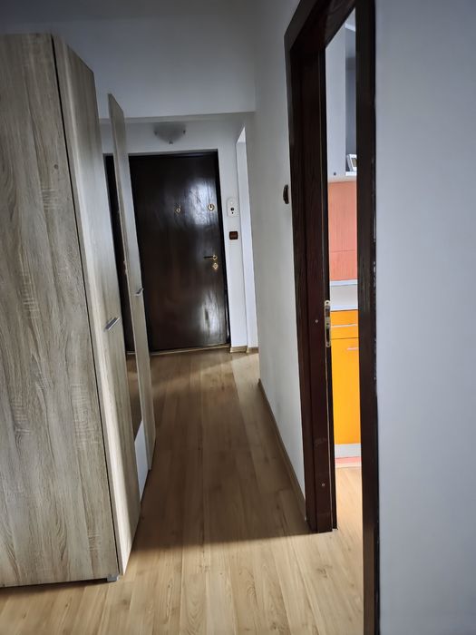 Închiriez apartament precista etaj 3 lângă profi