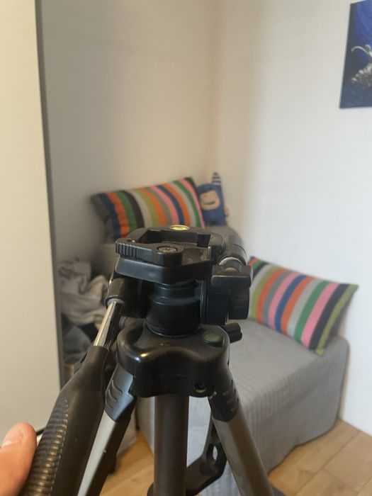 Регулираща се стойка за фотоапарат