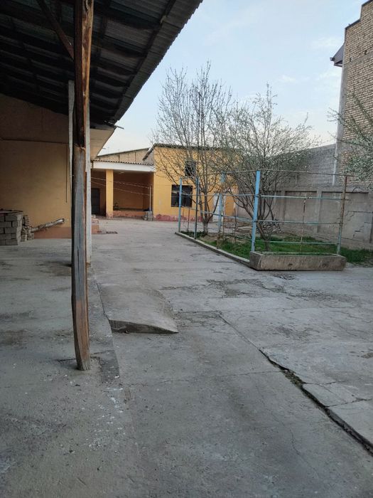 Assalomu aleykum  5 sotix 4 xona uy sotiladi