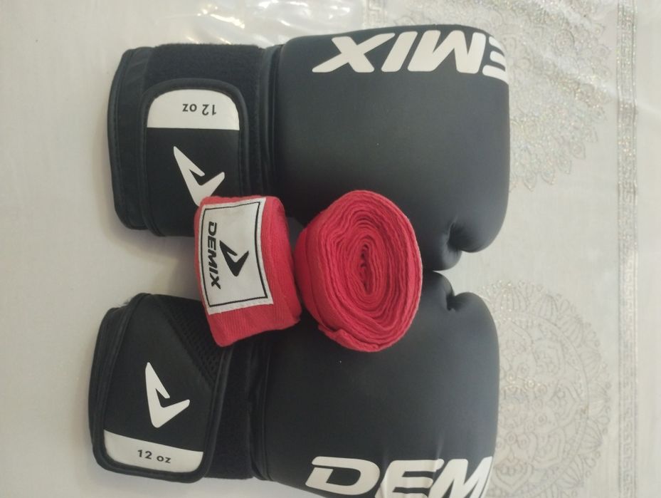 Боксерские перчатки Demix