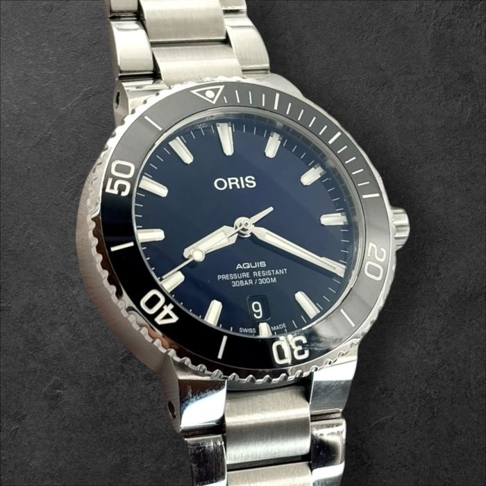 Oris Aquis Date 40.5mm – Black Ceramic / Steel