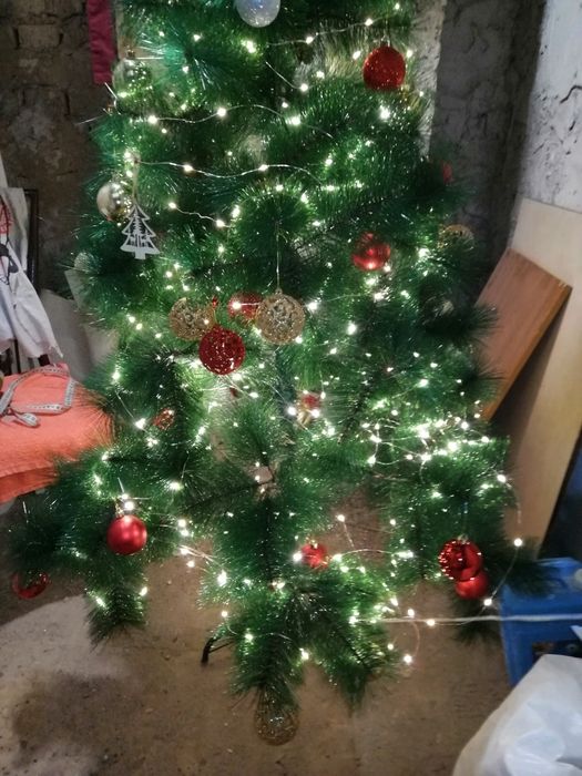 Новая ёлка с гирляндами