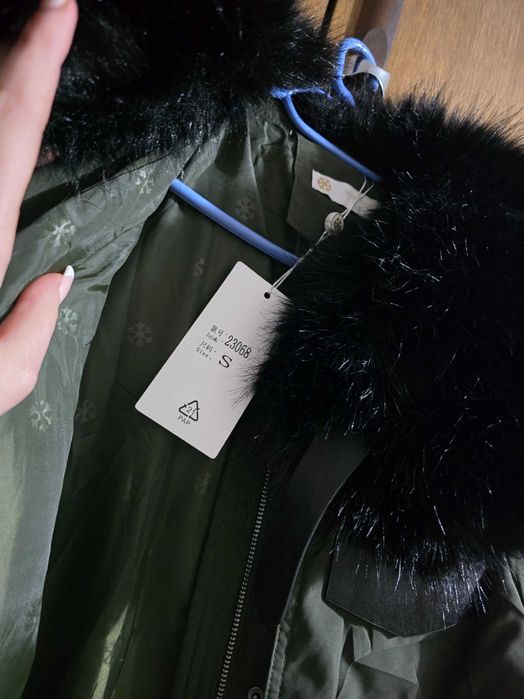 Зимно дълго яке с черен пух