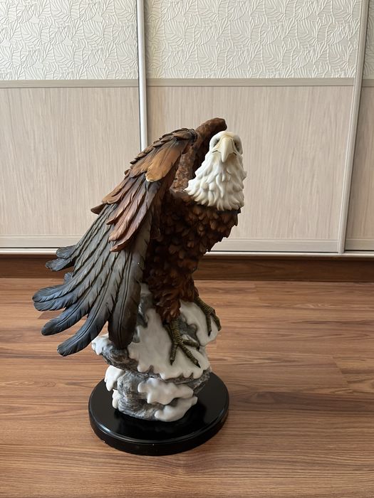 Продам орла в сад или дом