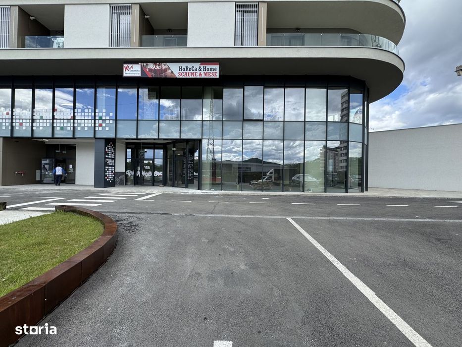 Spatiu comercial de inchiriat, 275 mp, Parter, Vitrina stradala