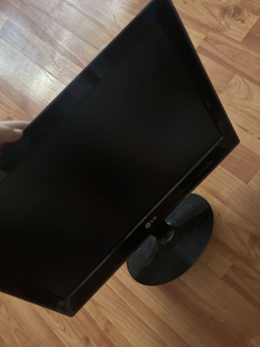 Монитор LG в хорошем состоянии