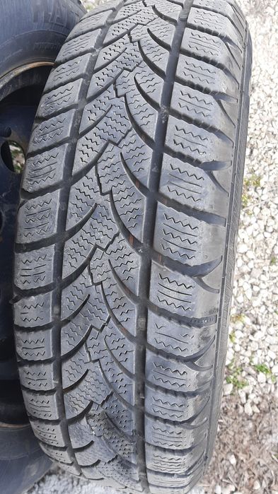 Продавам зимни гуми с железни джанти 165/70R14 за Сузуки Суифт 1.3/70R