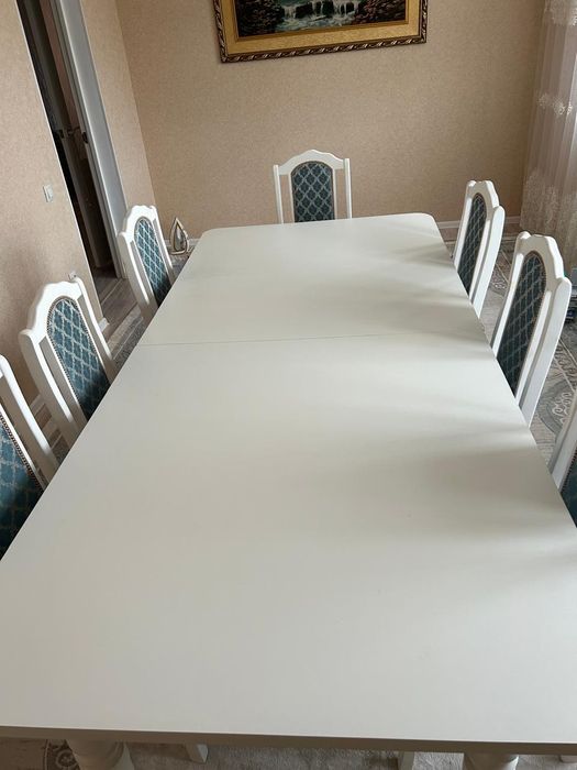 Продаю стол со стульями