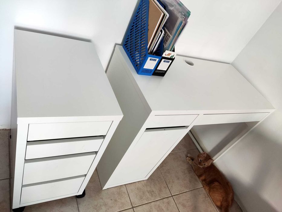 Birou si comoda cu rotile Ikea Micke pentru copii