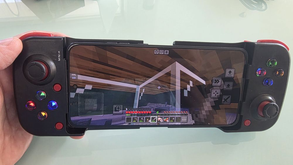 Game controller pentru smartphone