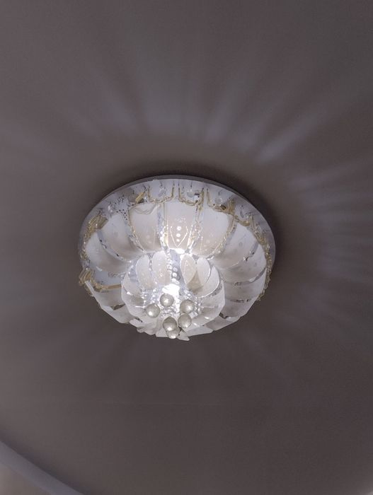 Продается люстра