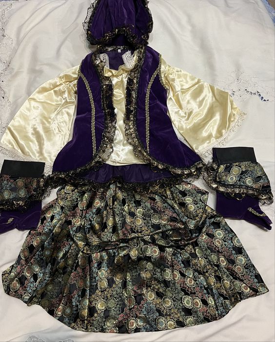 Продам карнавальный костюм