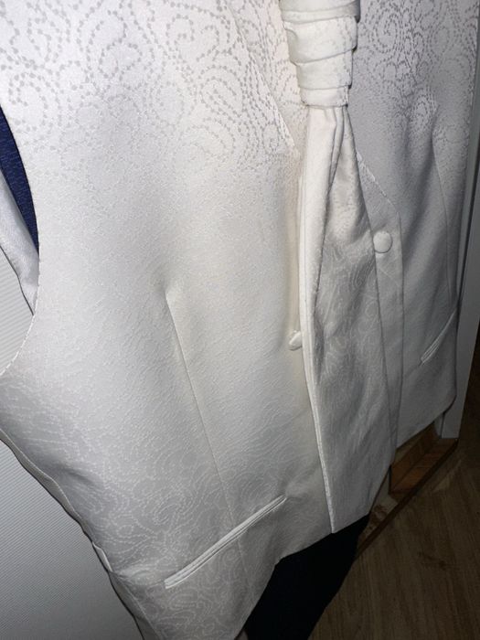 Официален костюм с елек и фишу- НОВ Desizo Monni