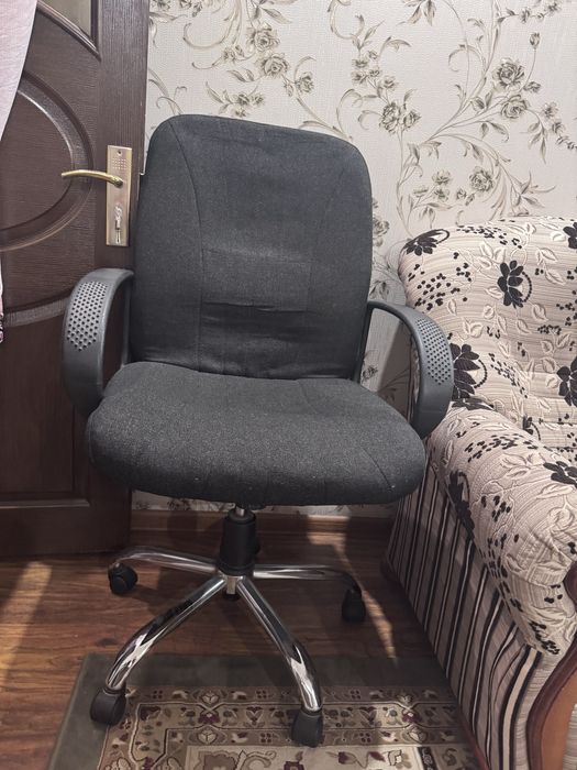 Кресло офисный черный!