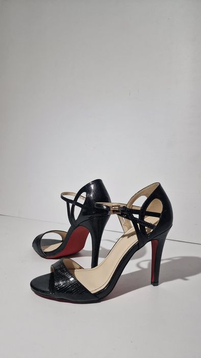 Продам новые босоножки, 40 размер