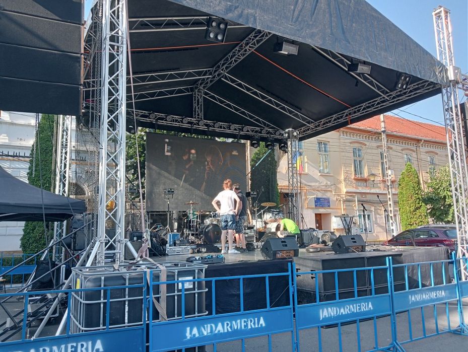 Sonorizare, scena, lumini, ecrane led, macara video