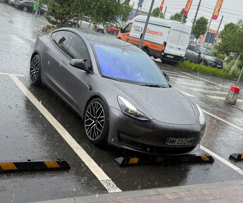 Tesla Model 3 Tesla Model 3 Long Range, cu acceleration boost.