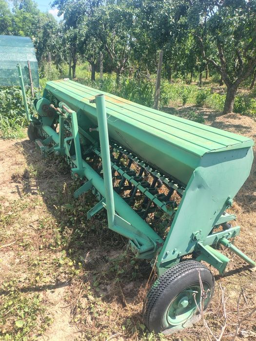 Vând utilaje agricole
