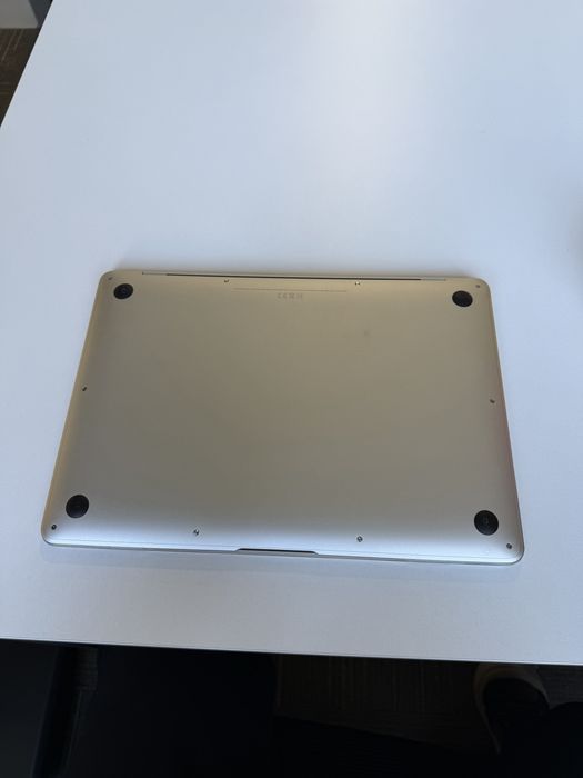 Продам MacBook M1 8/256