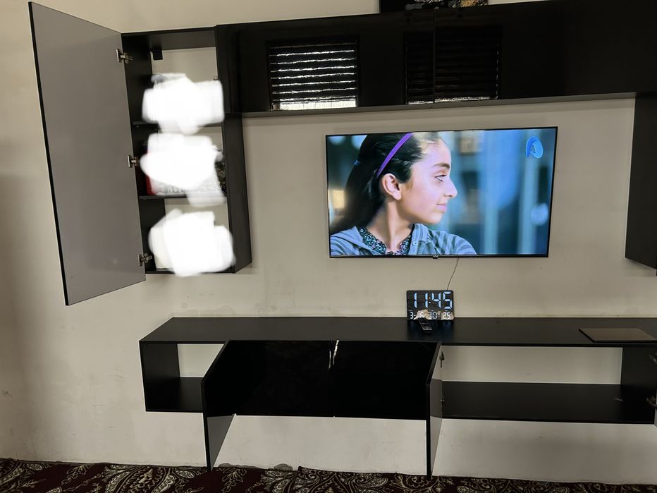 Hi Tech Penal. Pod TV qora glyansviy kashtan.