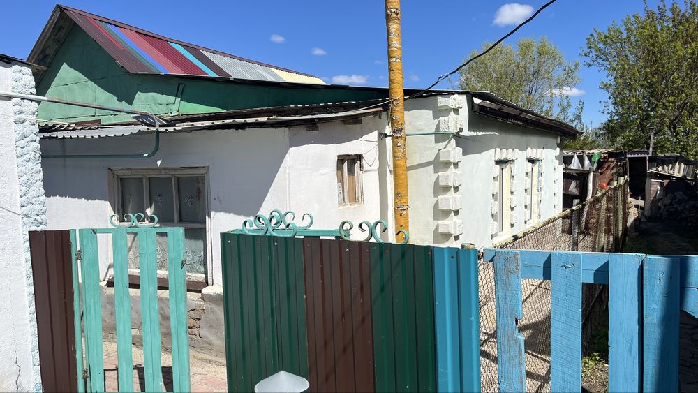 Продам дом в общем дворе срочно