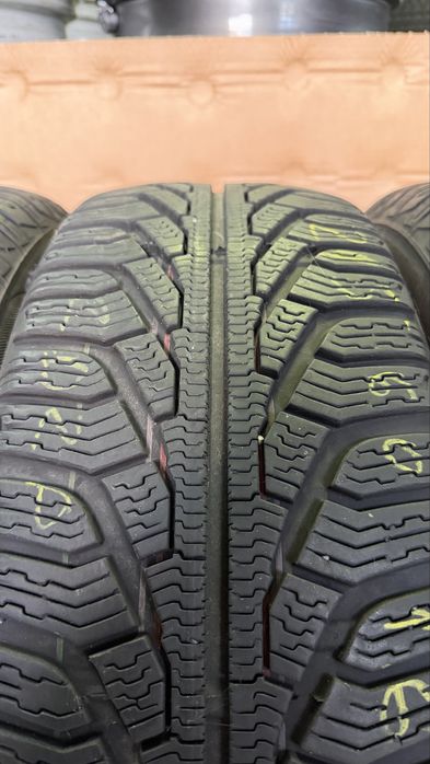 215/60/16 M+S 4 buc Uniroyal