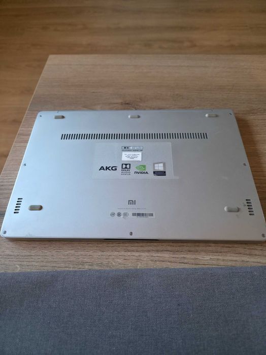 Запазен Xiaomi Mi Notebook Air 13 пълен комплект