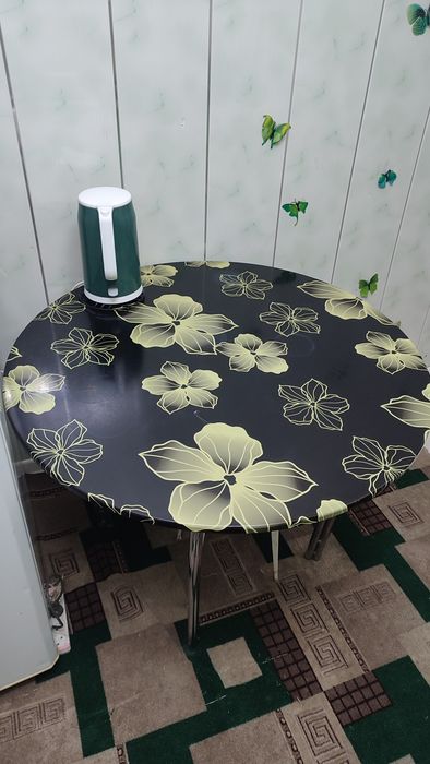 Продается стол на кухню