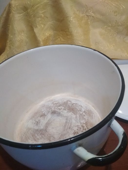 Продам эмалированные  и алюминиевые кастрюли