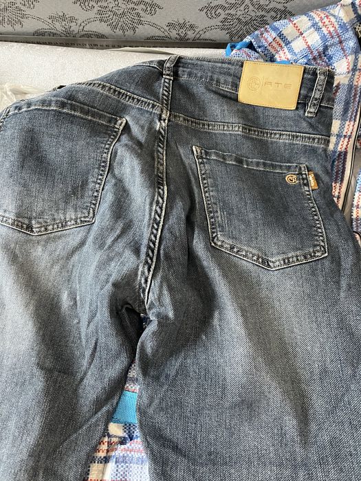 Продам мужские джинсы