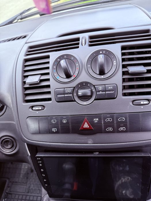 Vind Mercedes Vito 2013 Autoutilitara cu aer conditionat inmatriculat de 6luni