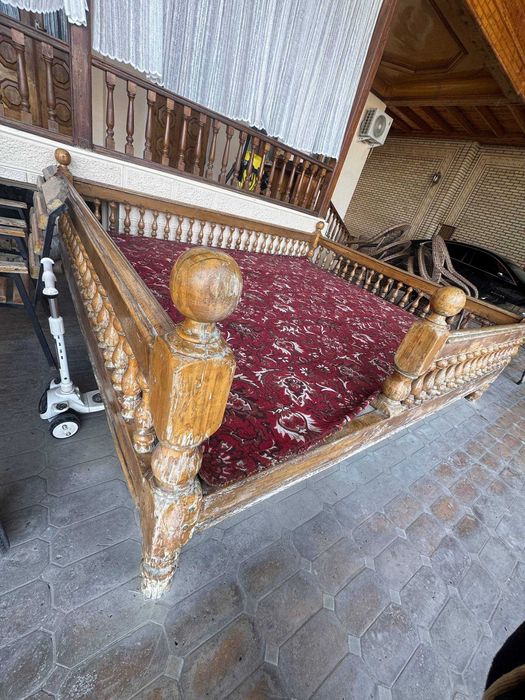 сўри тапчан сотилади б/у ёнғоқ дарахтдан таёрланган