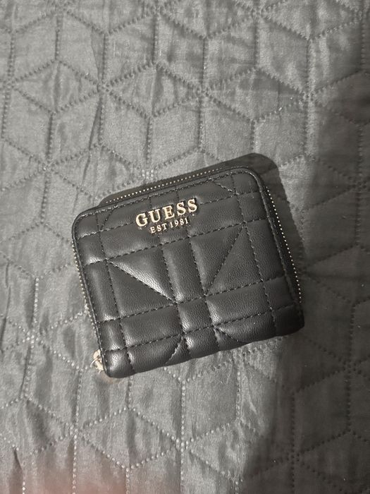 Bershka, The North Face, Columbia, Guess, Mick-Gwend, Zara- дамски чанти