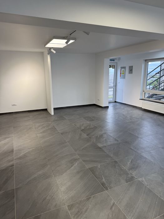 Inchiriez spatiu comercial 200 mp