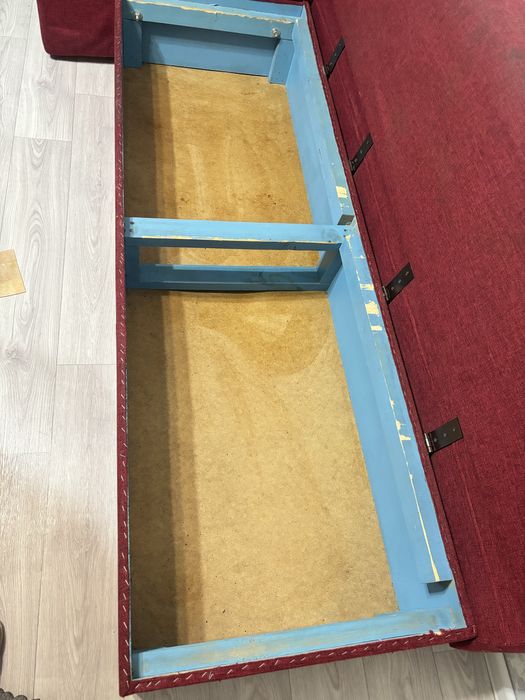 Продам диван б/у. В подарок пуф и кресло