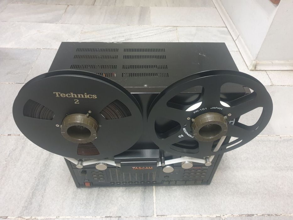 Колекционерки ролков магнетофон Tascam TSR 8 
4 transistor portable ta